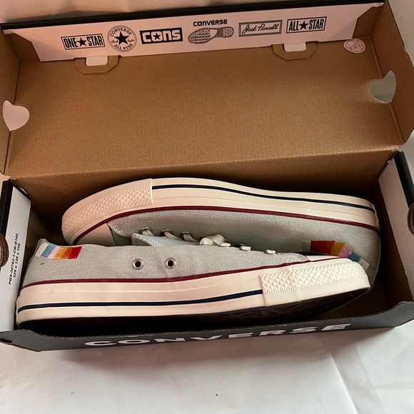 Womens size 11 Converse - Picture 5 of 6